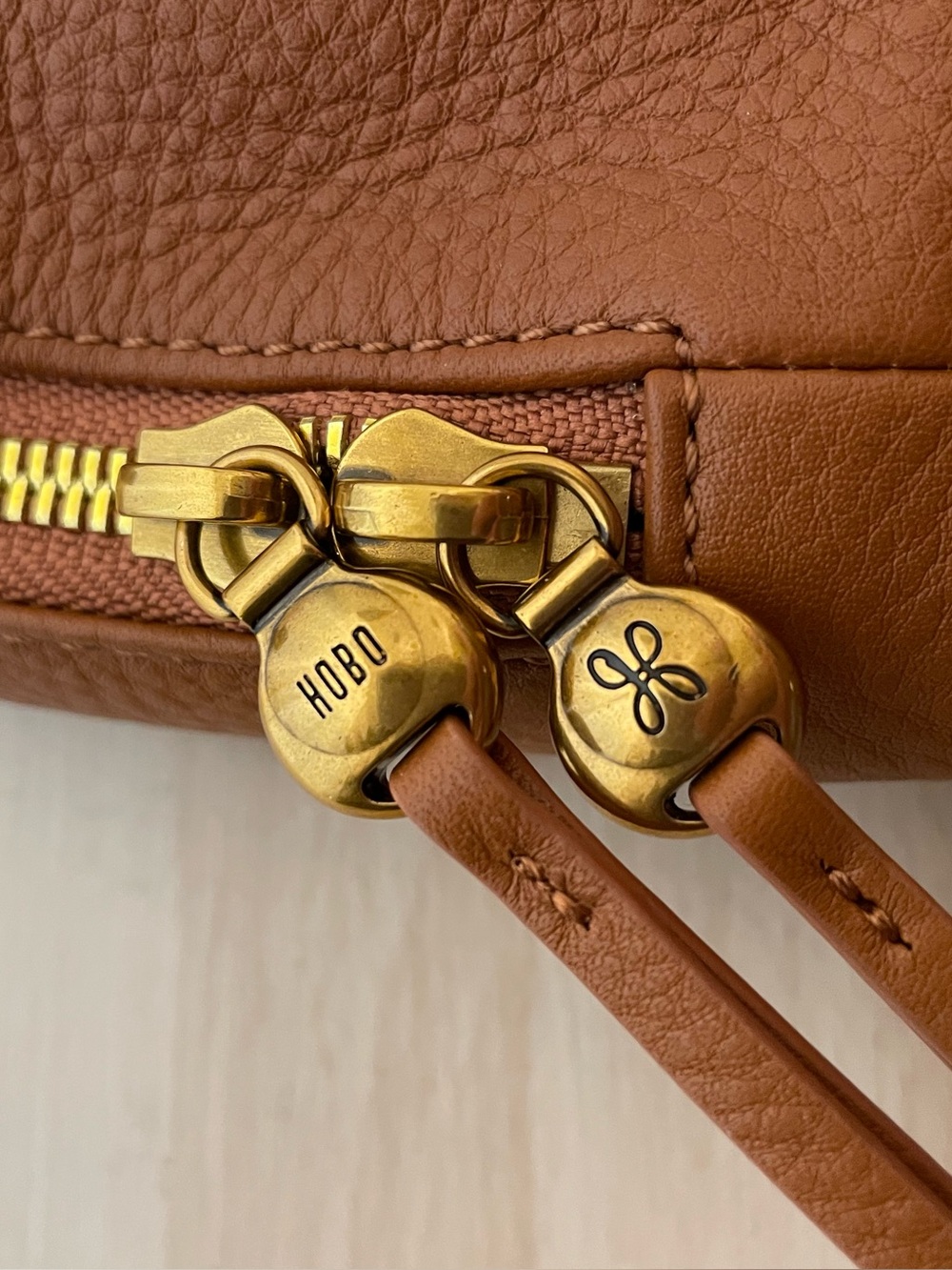 EXCELLENT Hobo Fern Sling Crossbody in a Caramel / Honey Color - Picture 6 of 14